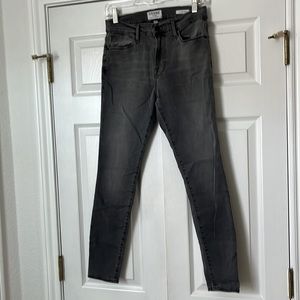 Frame denim grey gray wash jean. Le High Skinny. Stretchy and soft. Size 28.